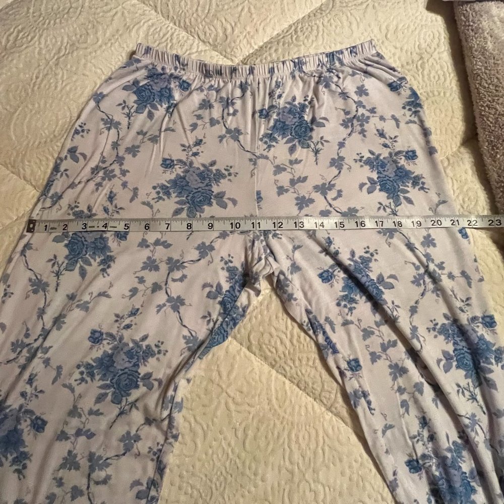 LoveShackFancy x Stripe & Stare PJ Set Size Medium - Picture 7 of 8